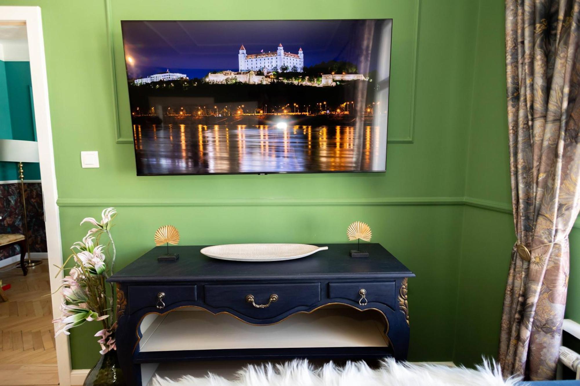 New, Stylish And Spacious Apartment Bratislava Luaran gambar