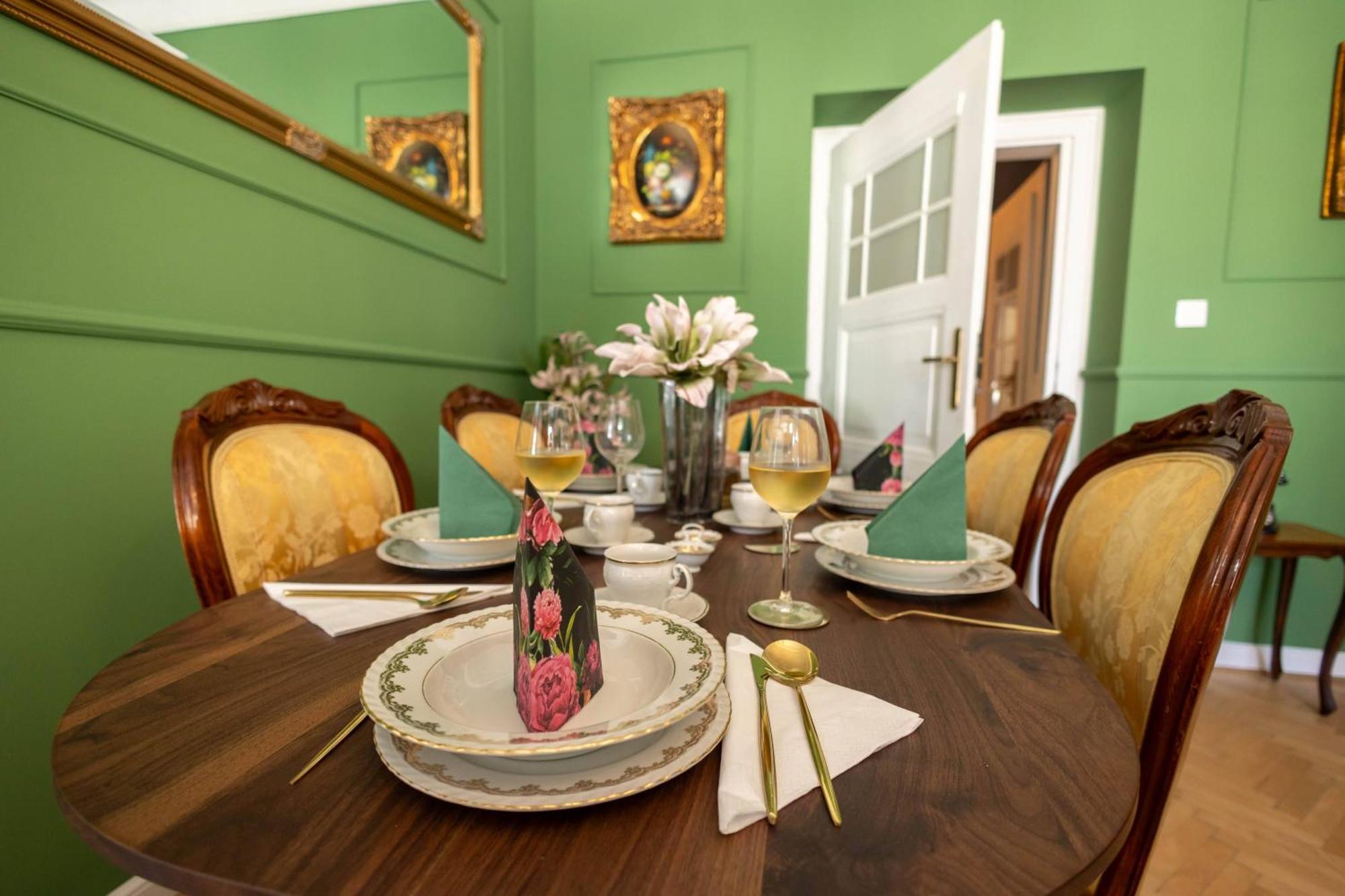 New, Stylish And Spacious Apartment Bratislava Luaran gambar